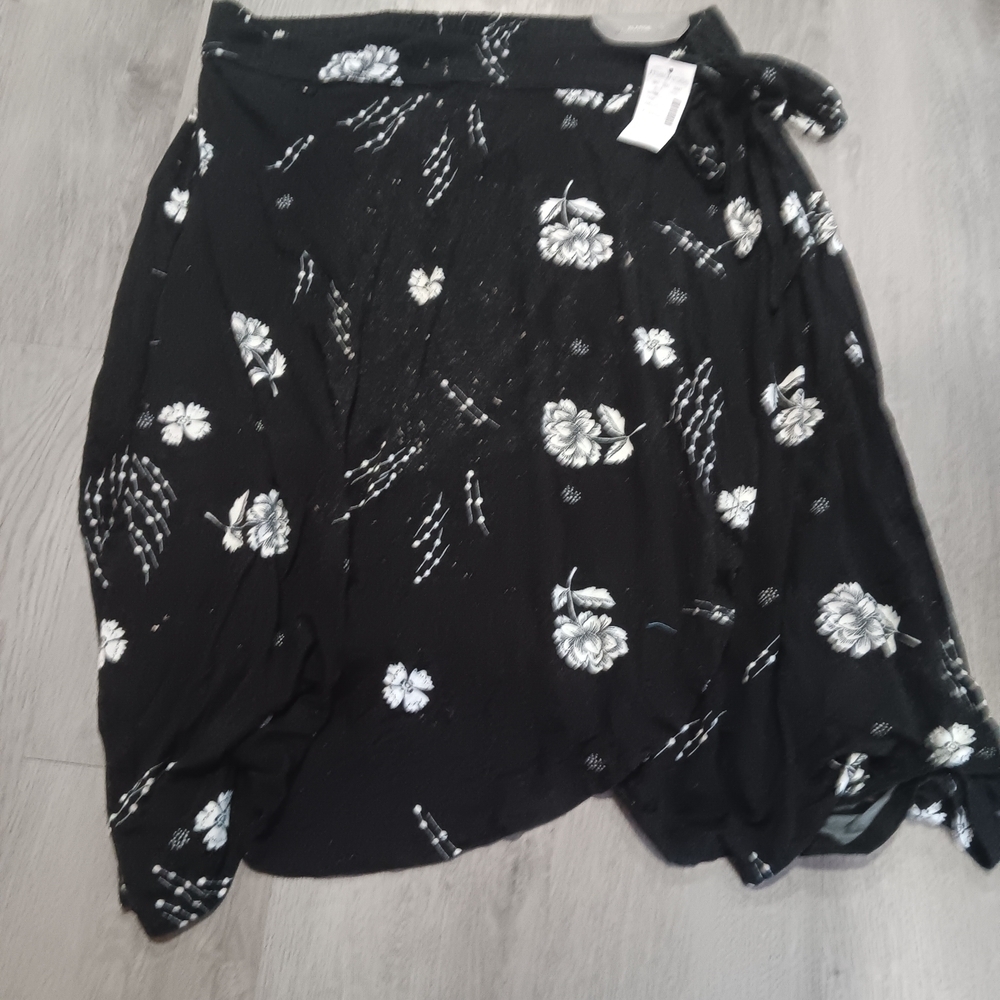 New Maurice's Floral Black Wrap Skirt
